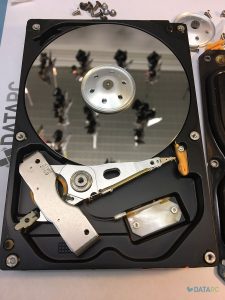 Замена магнитных пластин в Toshiba HDWD110