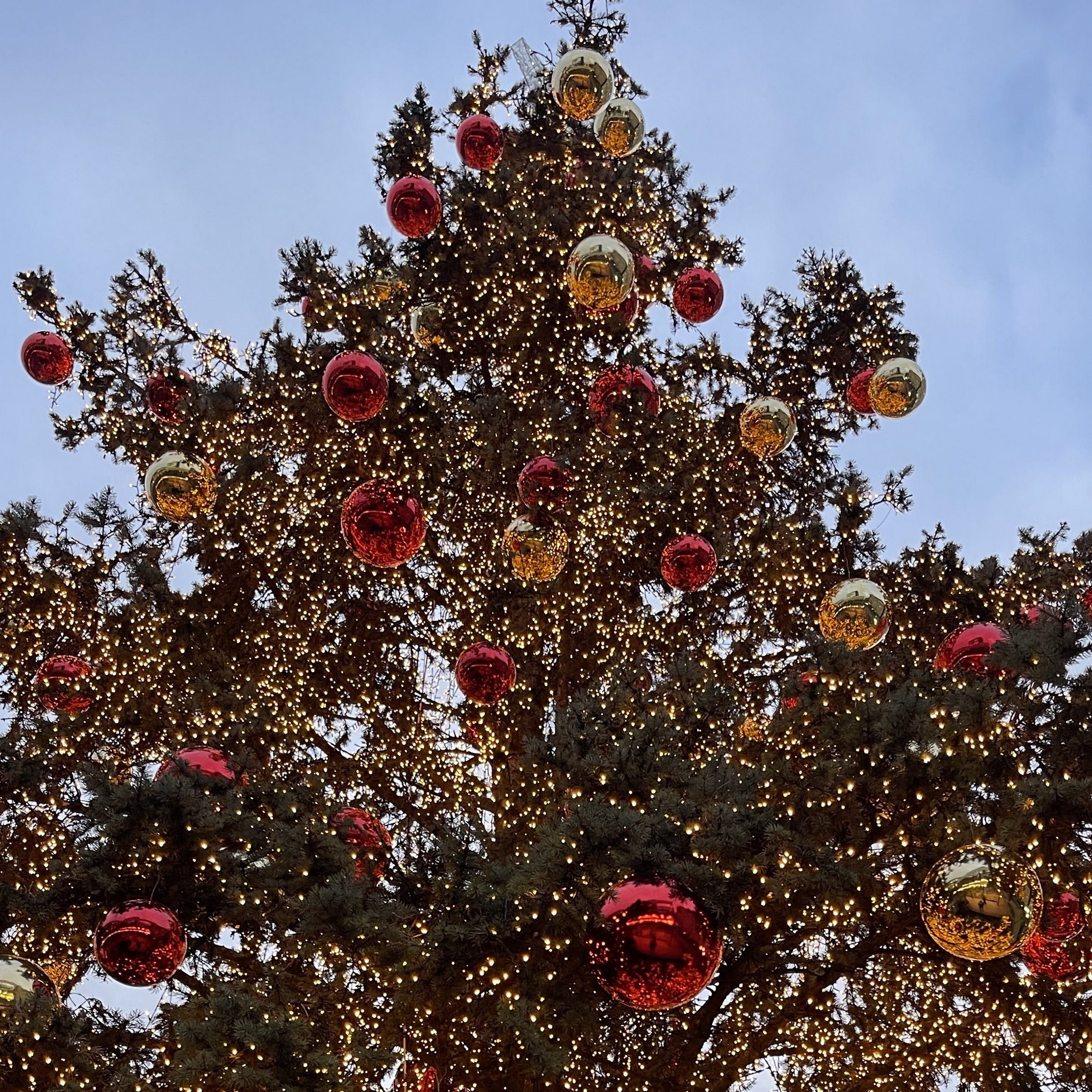 График работы офисов в новогодние праздники 2025-2026